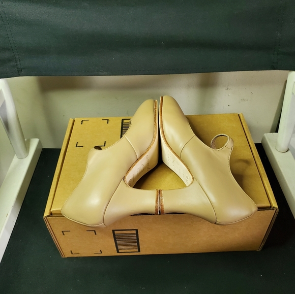 CAPEZIO Womens Manhattan Character Shoe Size 6.5 W - Picture 7 of 10